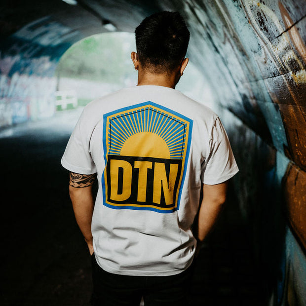 "Ostgold" Tee Schneeweiß